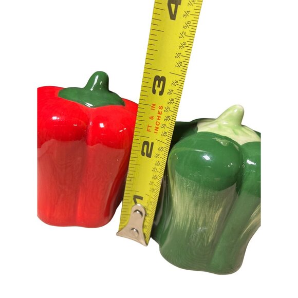 Zest Gardens Sweet Pepper Green Red Salt and Pepper shaker set - Picture 5 of 9